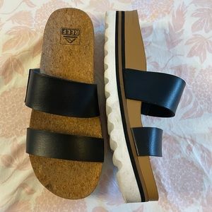 NWOT Reef, 9, platform sandal.